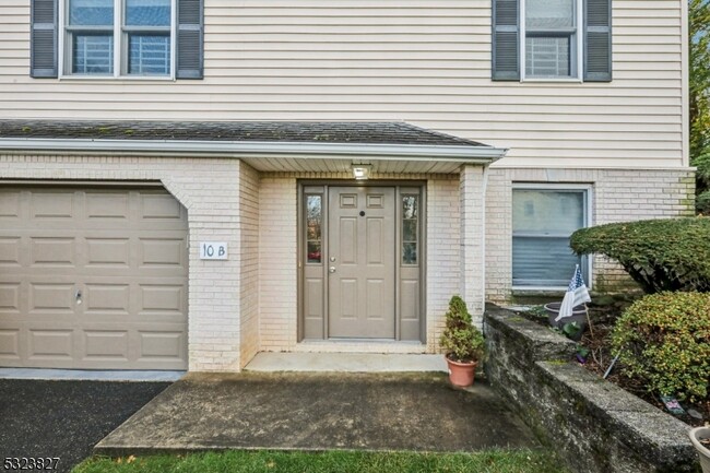 Photo - 10 Magnolia Ct Townhome