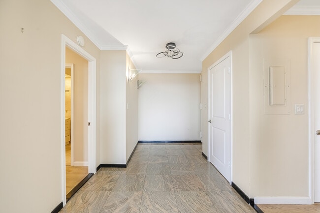 Building Photo - 200 Winston Dr Unit 2019