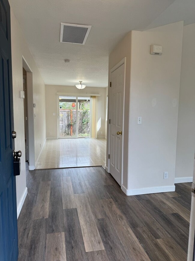 Photo - 2595 Sage St