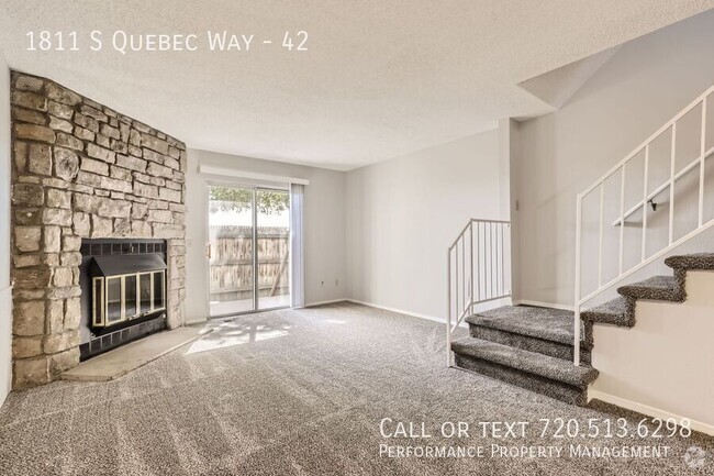 Building Photo - Freshly updated 2 Bed Townhome