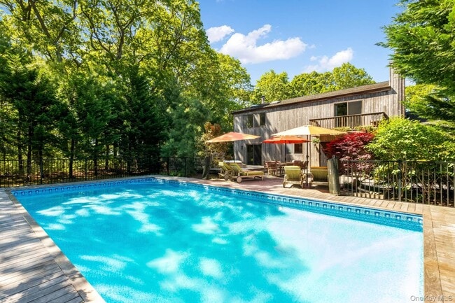 Photo - 6 Strathmore Ct