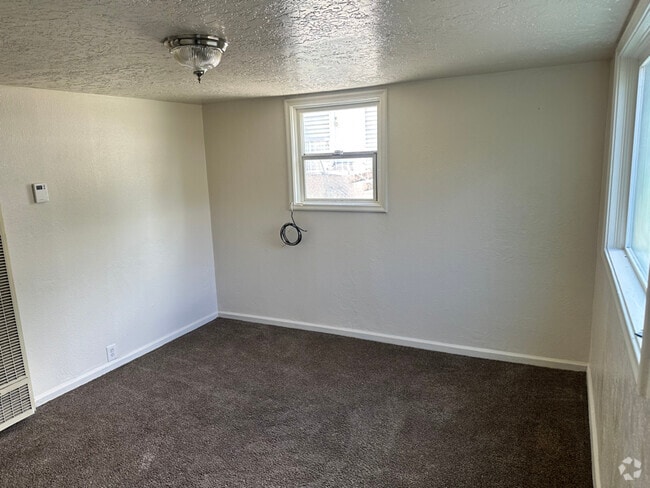 Building Photo - 621 29th St Rental