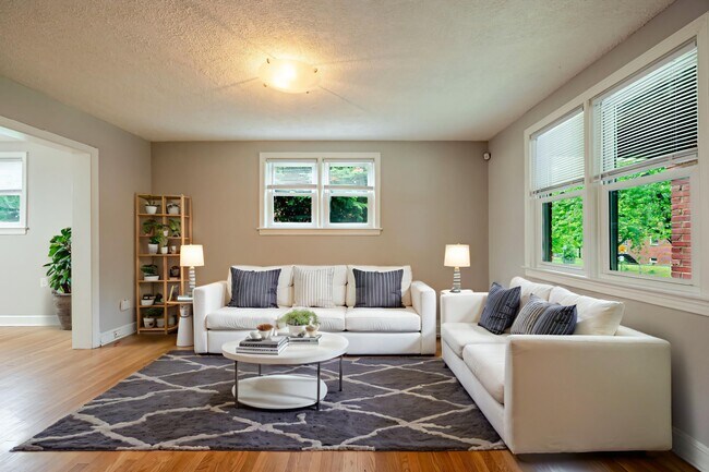 Photo - 4724 Blaine St NE