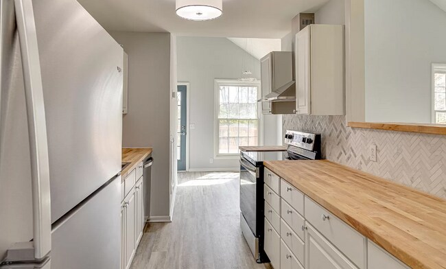 Photo - 747 Fitzpatrick Rd