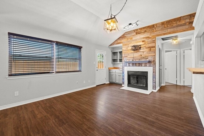 820 Mica Ln
