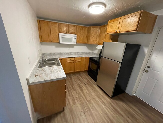 588-590 S 300 W - 588-590 S 300 W Apartment Unit 590