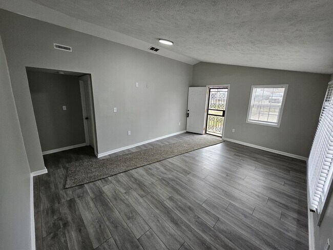5221 Melrose Ave