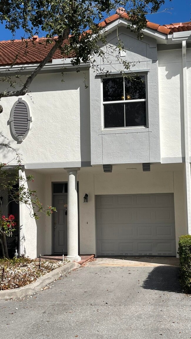 Building Photo - 2058 Alta Meadows Ln