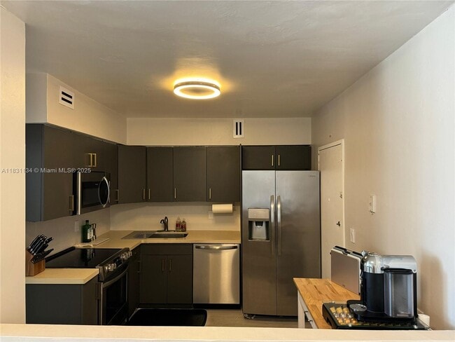Photo - 5700 Collins Ave