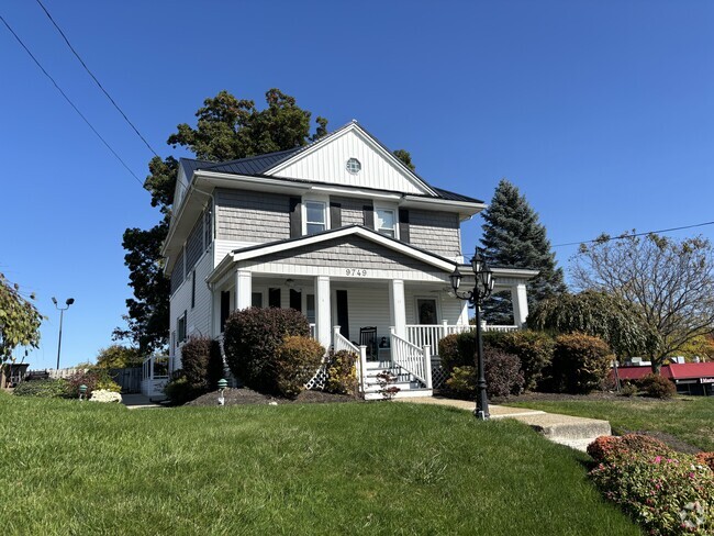 Building Photo - 9749 Ravenna Rd Rental