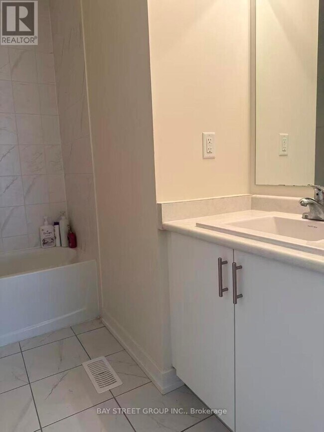 Photo - 124 Old Oak Ln