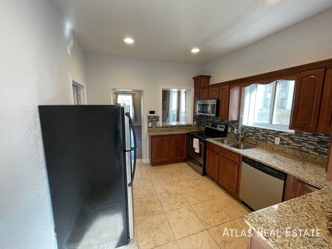 Photo - 223 Fox St