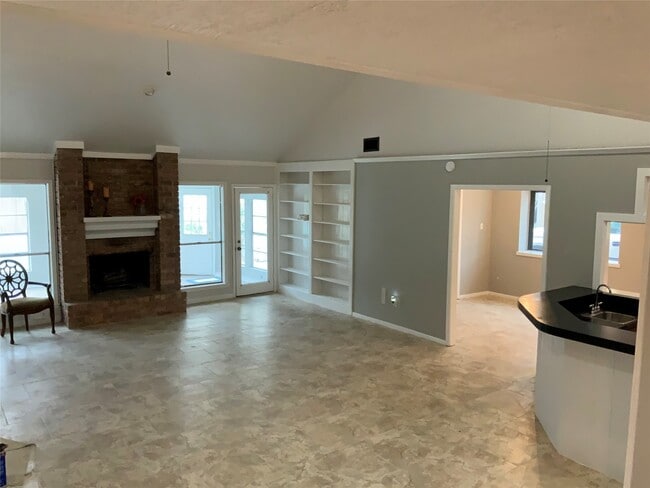 Photo - 614 Ellingham Dr