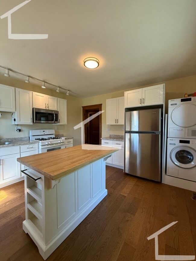 Building Photo - DON'T MISS OUT ON THIS BRIGHTON 2 BED!!!! Rental