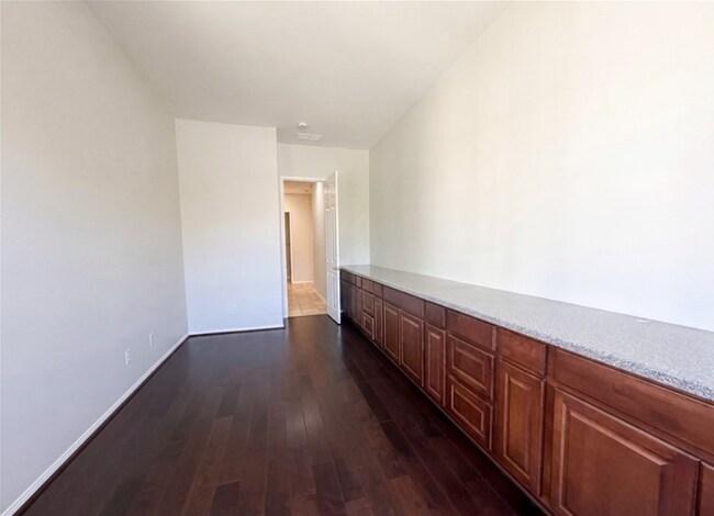 Photo - 738 Flower St