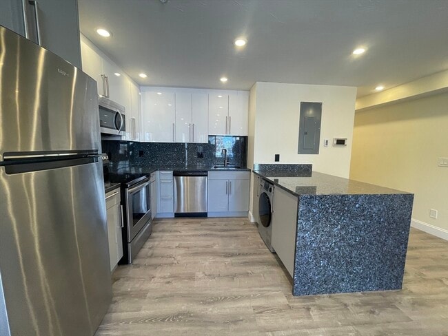 Building Photo - 1028 Commonwealth Ave Unit 405