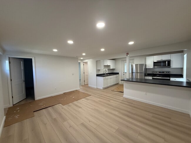 Building Photo - 418 Oak St Unit 418