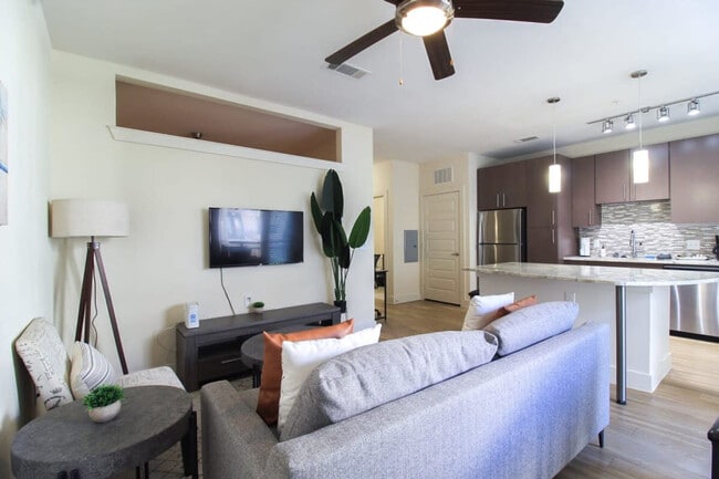 Building Photo - 1957 Fountain View Dr Unit ID1391603P