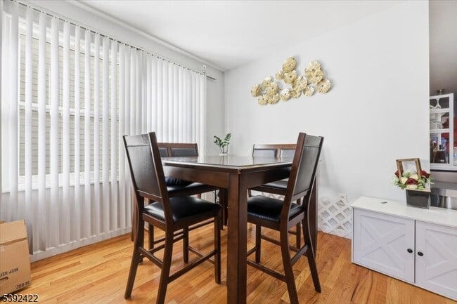 Photo - 245 Burgess Pl