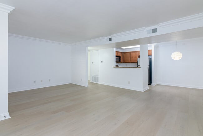 Photo - 355 N Maple St Unidad 116