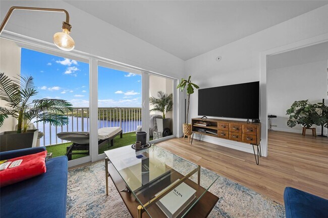 Building Photo - 300 Bayview Dr Unit 1614 Rental