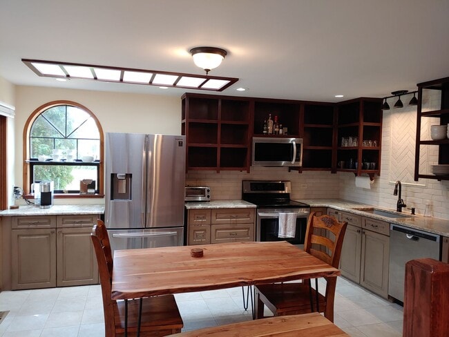 Photo - Fully Furnished Executive Sander's Beach Rental