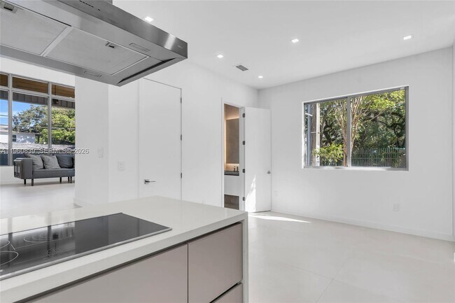 Photo - 3204 Plaza St