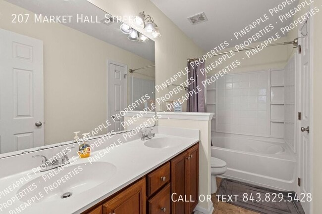 Photo - 207 Market Hall St