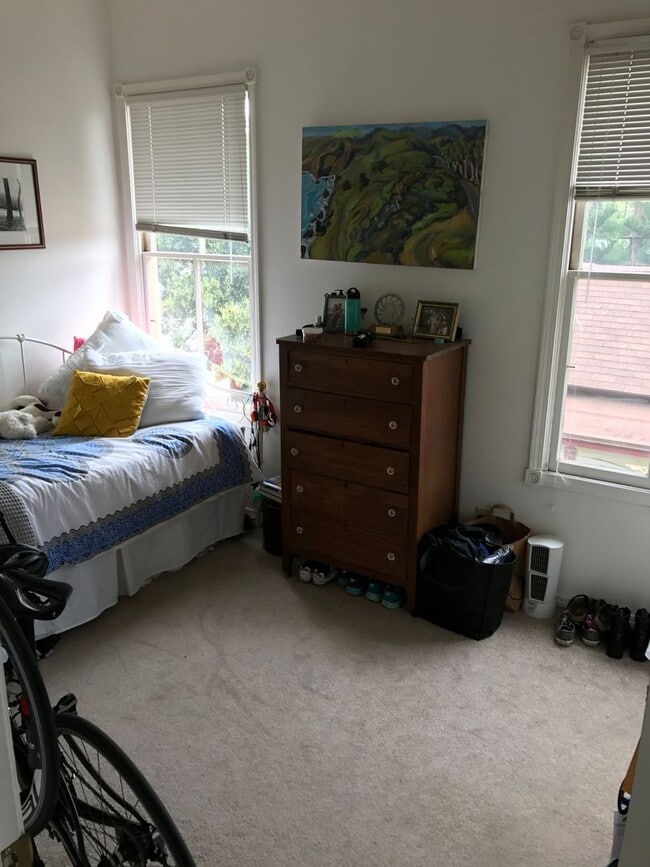 Building Photo - 1763 Santa Barbara Ave Unit 3