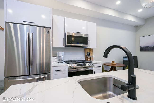 Photo - 2301 Ontario Rd NW Unit 102