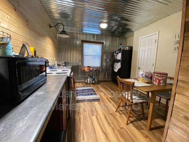 Photo - 519 W 8th St