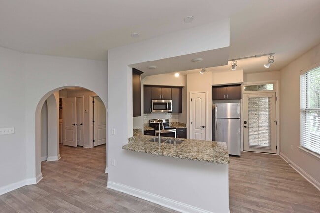 Kitchen + Breakfast Bar - Bel Air Rental