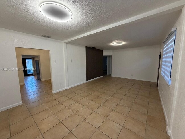 Photo - 165 Lawn Way