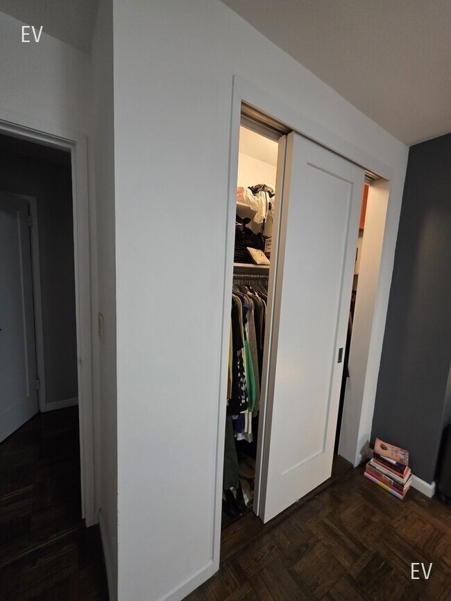 Photo - 405 E 56th St Unidad 4F