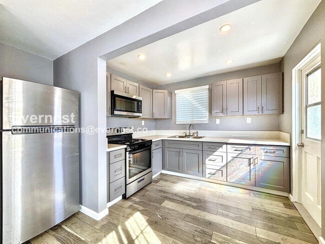 Photo - 2571 Judson St