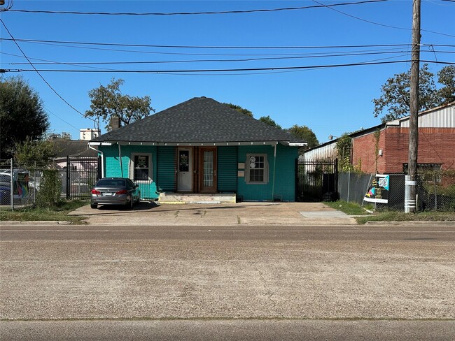 Photo - 304 Lockwood Dr