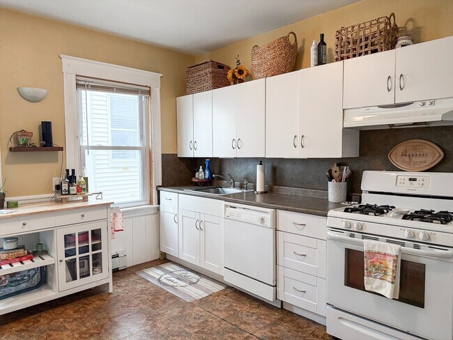 Photo - 10 Hunnewell Ave Unidad 10