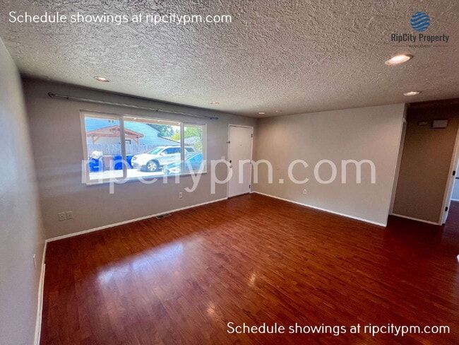 Building Photo - 132 NE Liberty Ave