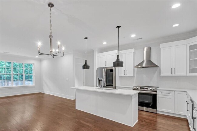 Photo - 6890 Peachtree Dunwoody Rd Unidad 104