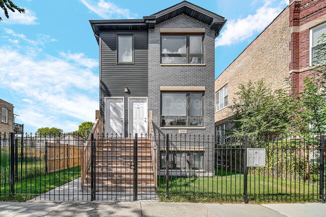 Building Photo - 1048 N Lawndale Ave Unit 1