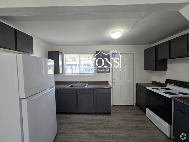 Building Photo - 1219 Roosevelt Ave Unit B Rental