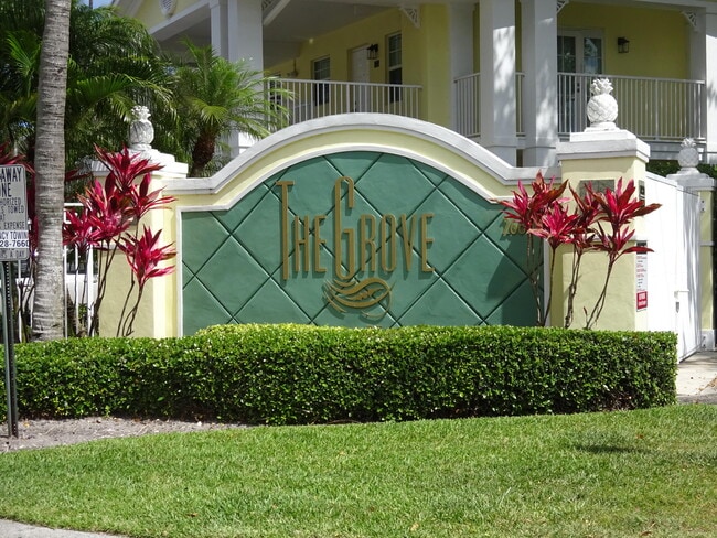 Building Photo - 2660 NE 8th Ave Unit 208