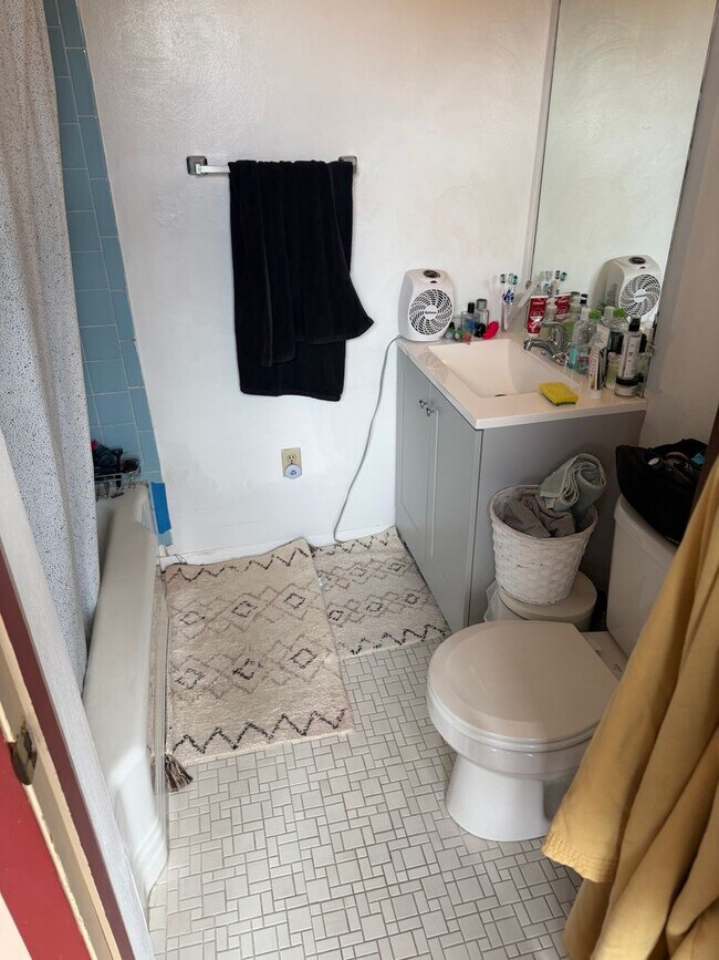 435 S Pacific Ave Unit 4