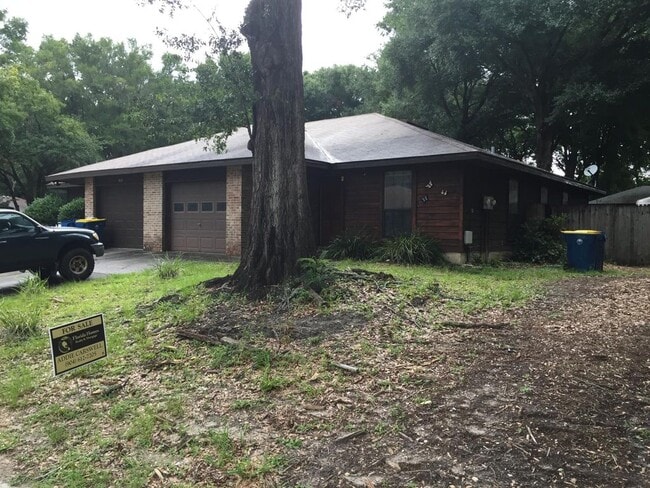 Front Yard - 7423 Colony Cove Ln