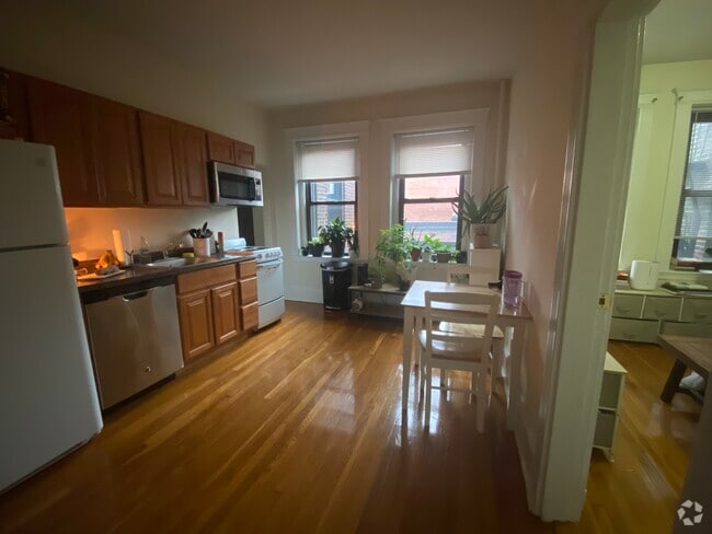 Building Photo - 1318 Commonwealth Ave Rental