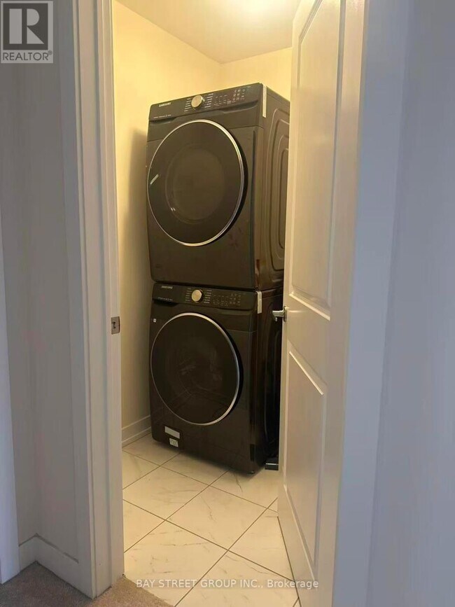 Photo - 124 Old Oak Ln