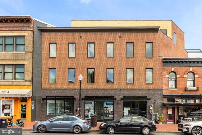 Building Photo - 3215 Mt Pleasant St NW Unit 301