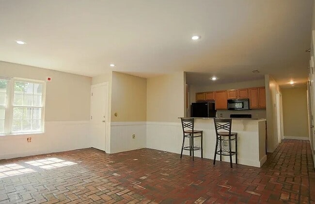 Photo - 419 17th St NW