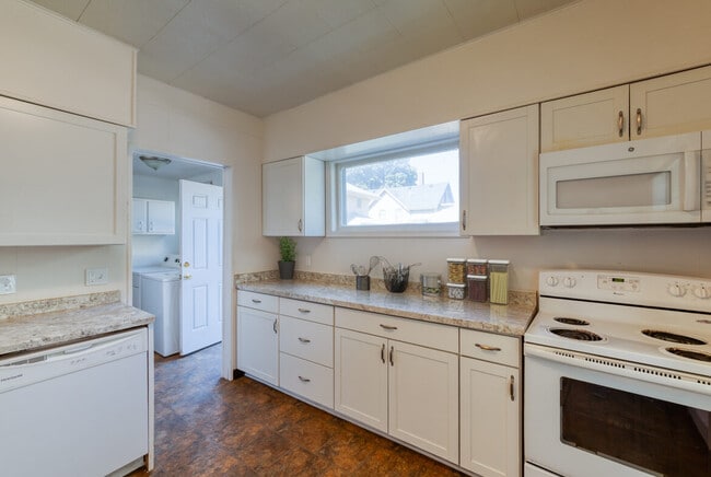 Photo - 420 W Saginaw St