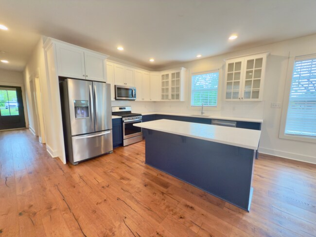 Photo - Beautiful 3 bed 3 bath WALKABLE to restaur...